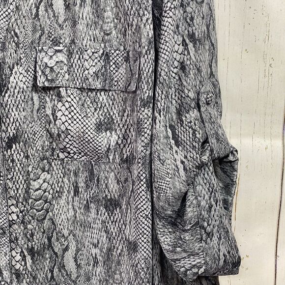 Torrid Plus Size Snakeskin Print Blouse Modern Chic Neutral Top Blouse - Picture 9 of 16